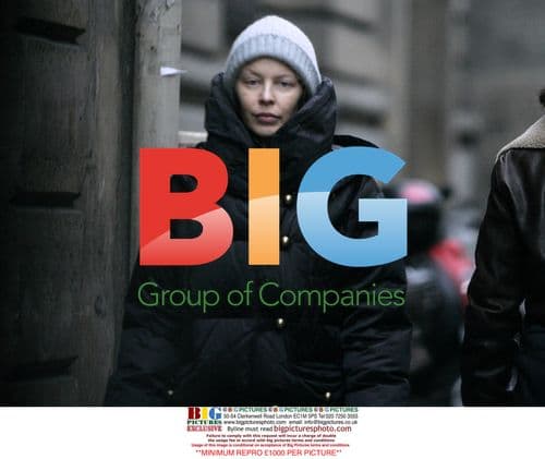 Kylie Minogue Strolls in Paris