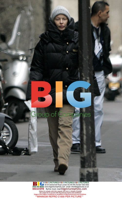 Kylie Minogue Spotted Shopping in Paris