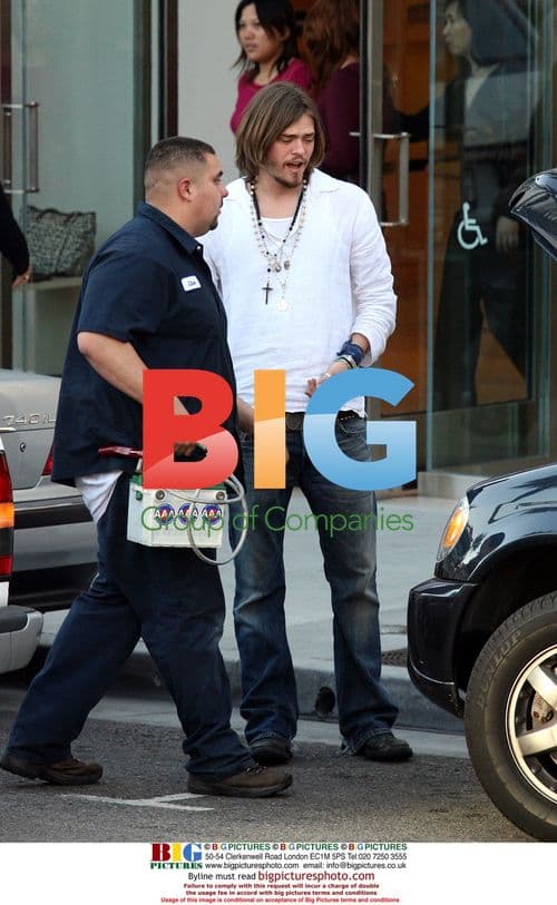 Mira Sorvino and daughter Mattea shop in Prada