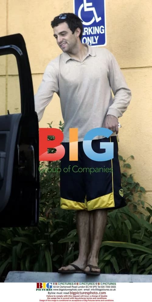 Geri Halliwell Shows Off Baby Bump