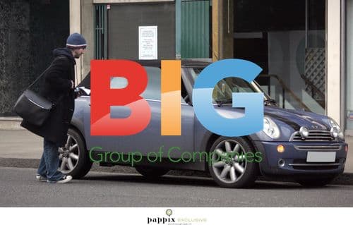 James Blunt Leaves London Apple Store