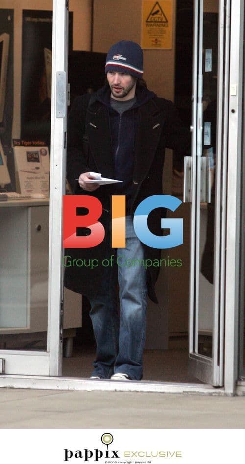 James Blunt leaves Apple store in London