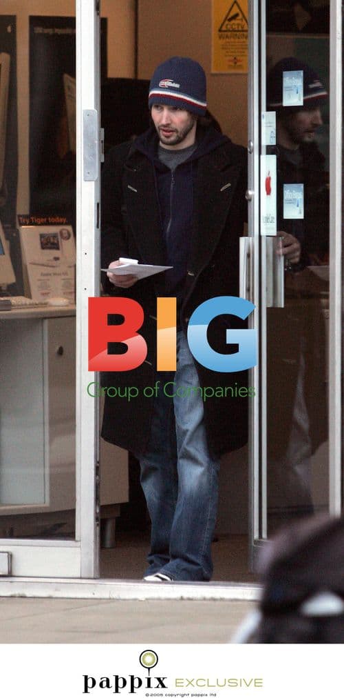 James Blunt Leaves London Apple Store