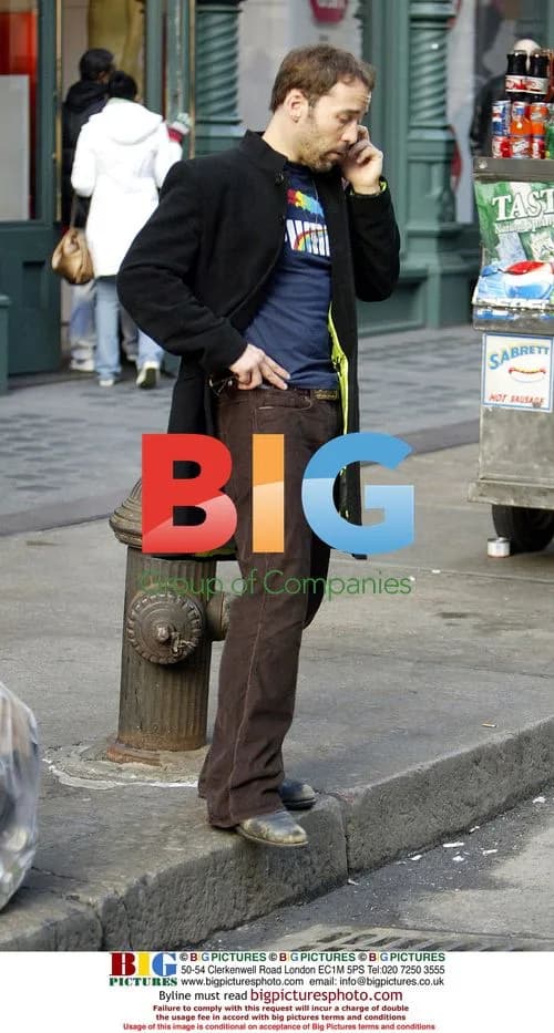 Jeremy Piven Walks Around Soho