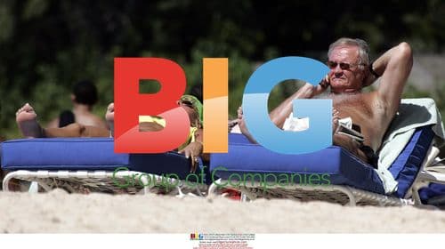 Ron Atkinson relaxes on Barbados beach
