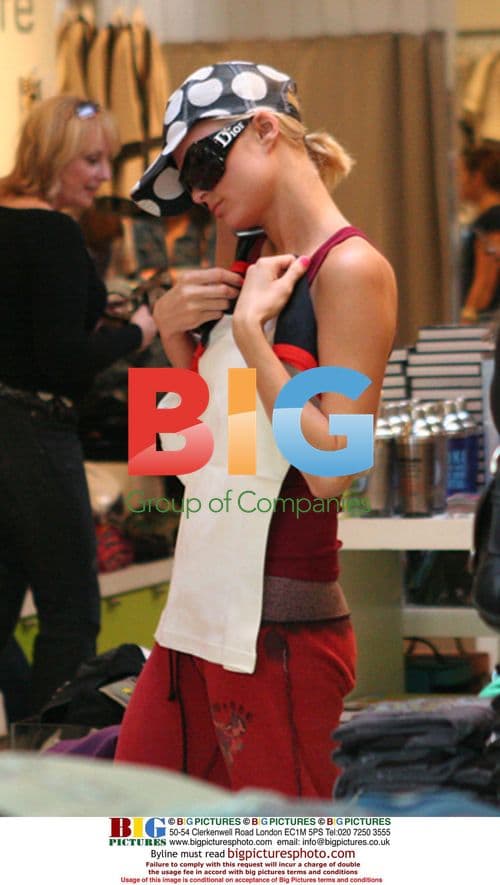 Paris Hilton Goes Shopping