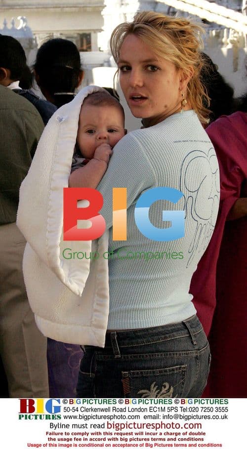 Britney Spears introduces baby at Hindu Temple