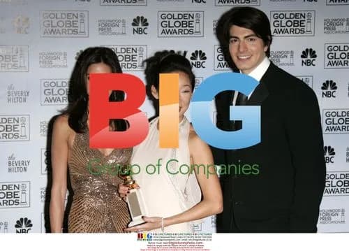Teri Hatcher and Sandra Oh at 63rd Golden Globes