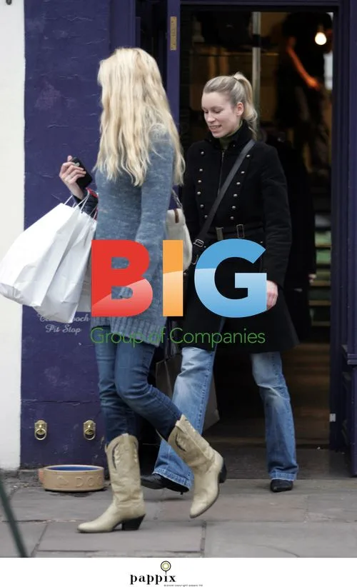 Claudia Schiffer Out Shopping with Sister
