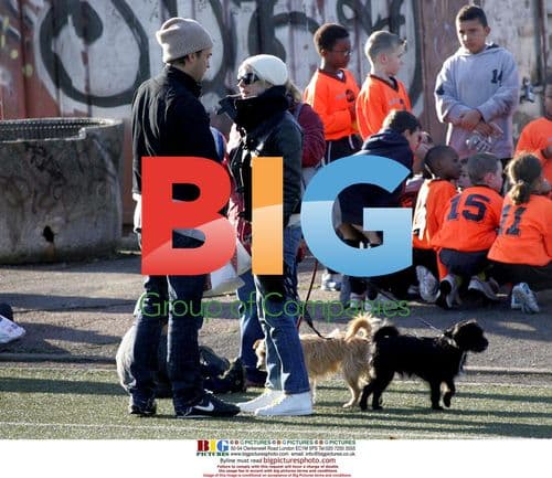 Jude Law and Sienna Miller enjoy a day with family