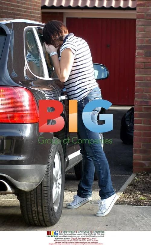 Jade Goody Leaves Friend's House