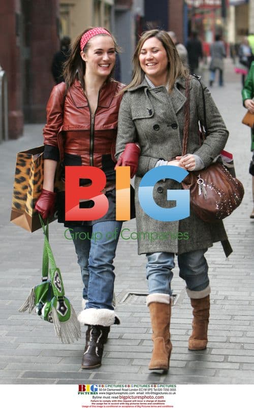 Hollyoaks stars shop at Cricket boutique