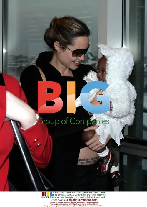 Angelina Jolie and Brad Pitt Arrive at Heathrow