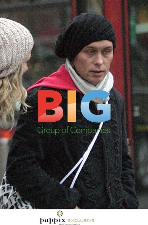 Mark Owen Out With Girlfriend in London