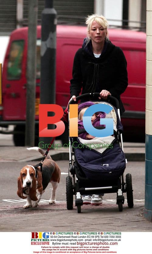 Sara Cox takes daughter to nursery