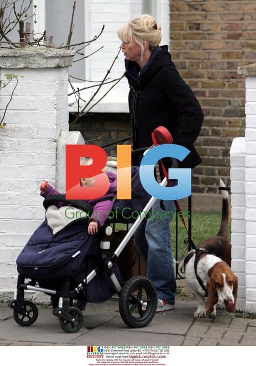 Sara Cox takes daughter Lola to nursery