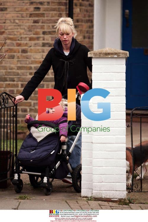 Sara Cox takes daughter to nursery