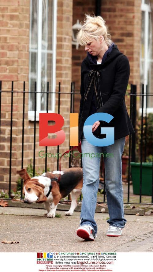 Radio 1 DJ Sara Cox takes daughter to nursery