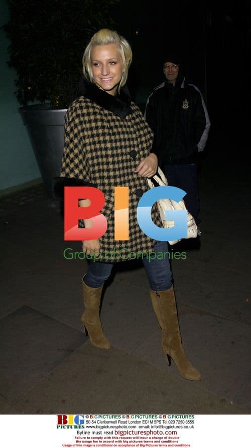 Ashlee Simpson Leaves London Hotel