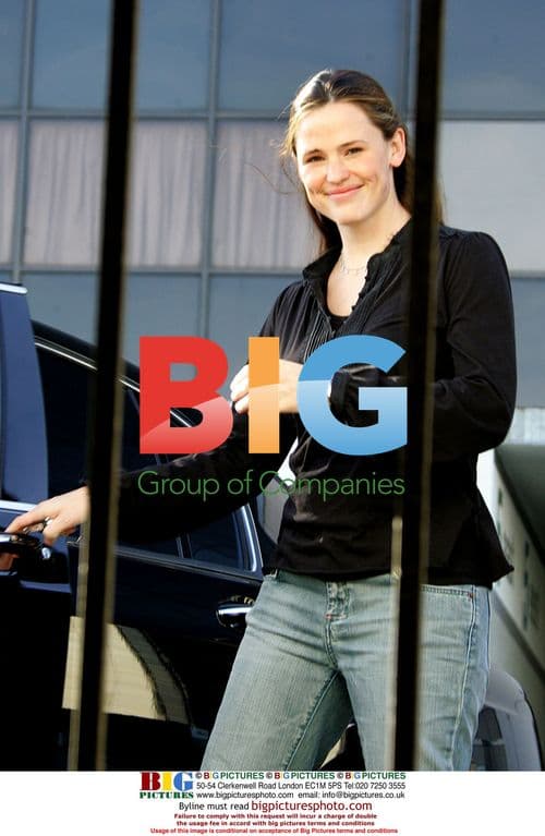 Jennifer Garner Leaves Doctor's Office