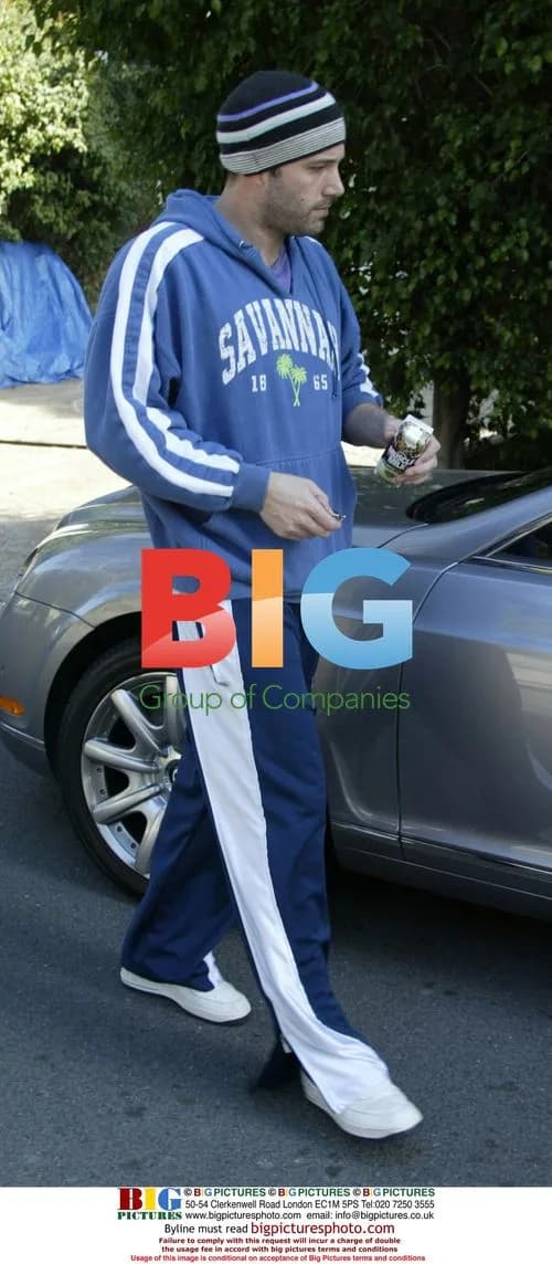 Ben Affleck Pumping Gas in Brentwood
