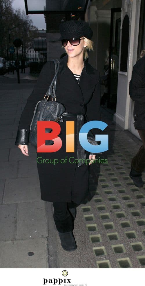 Ashlee Simpson Shopping in London