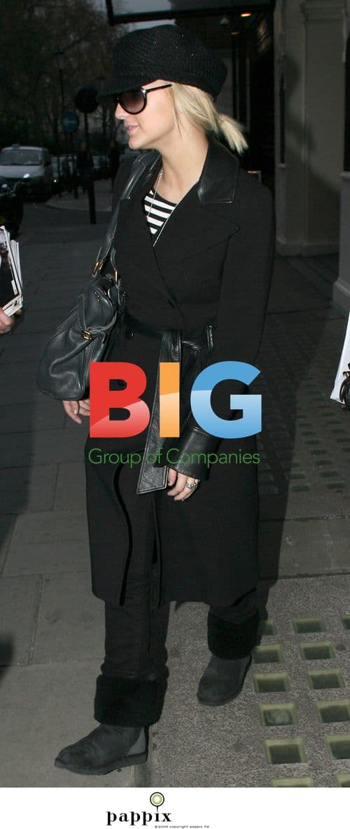 Ashlee Simpson Shopping in London