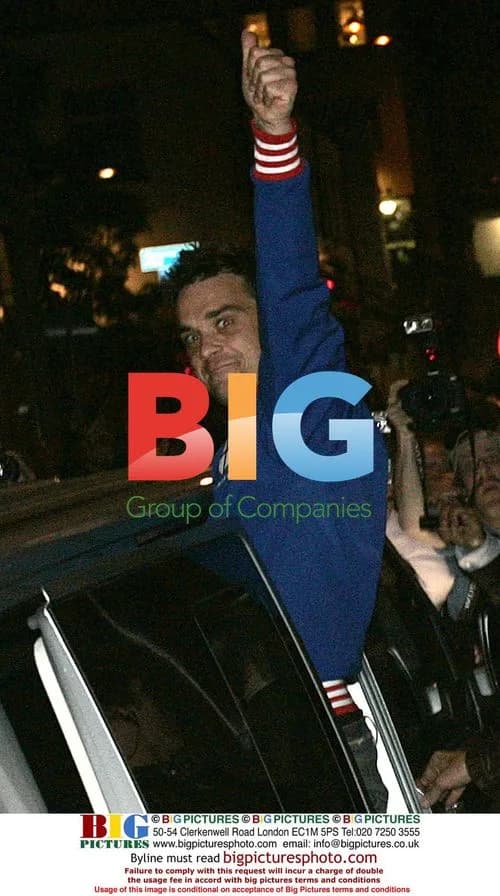 Robbie Williams Heads to Nightclub After Sweden Gig