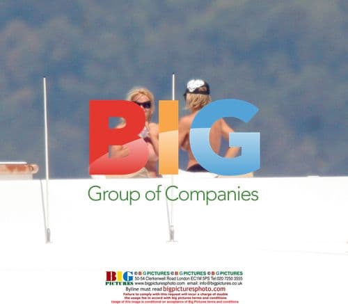 Pamela Anderson topless in St Tropez