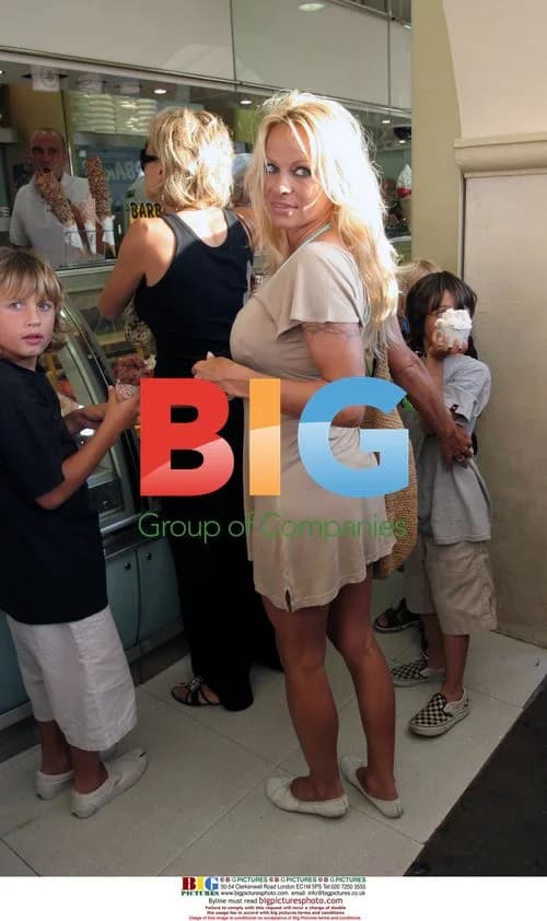 Pamela Anderson and sons return to yacht in St. Tropez
