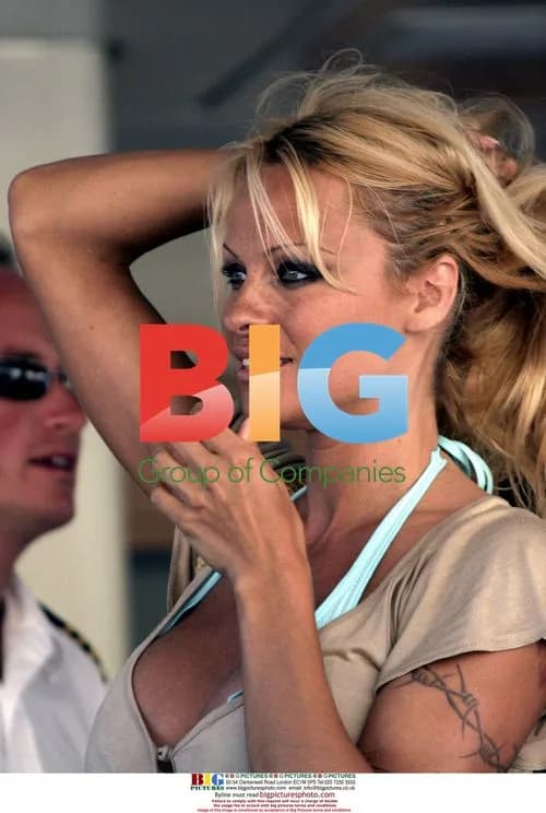 Pamela Anderson and sons return to yacht in St. Tropez