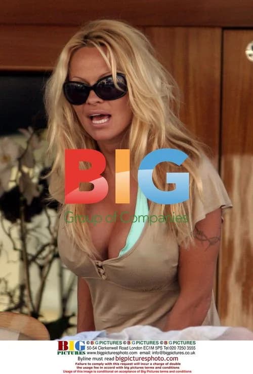 Pamela Anderson and sons return to yacht in St. Tropez