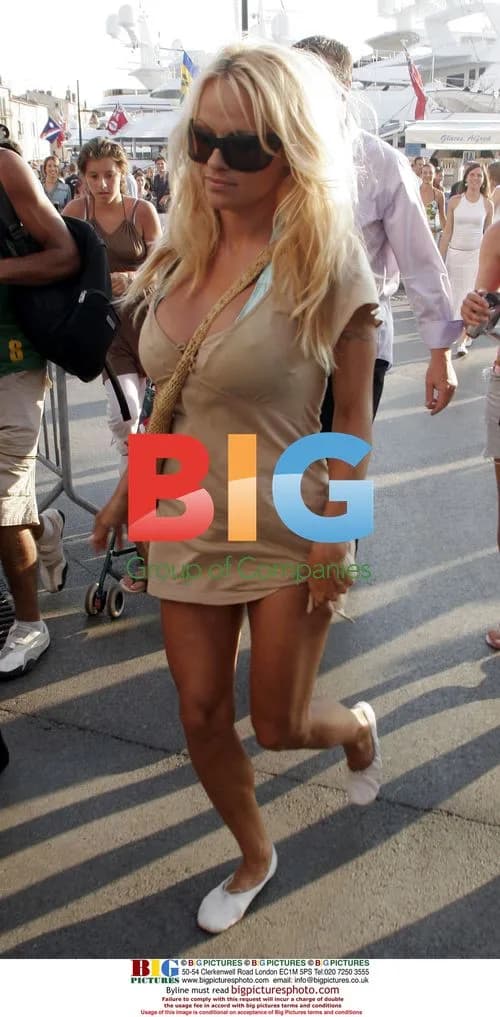 Pamela Anderson and sons return to yacht in St. Tropez