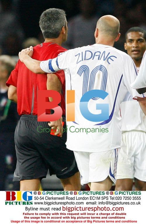 Italy beats France in 2006 World Cup Final