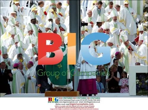 Pope Benedict XVI ends Spain visit