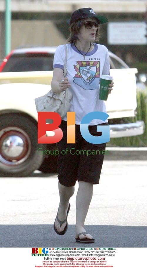 Winona Ryder Shopping Like a Homeless Person