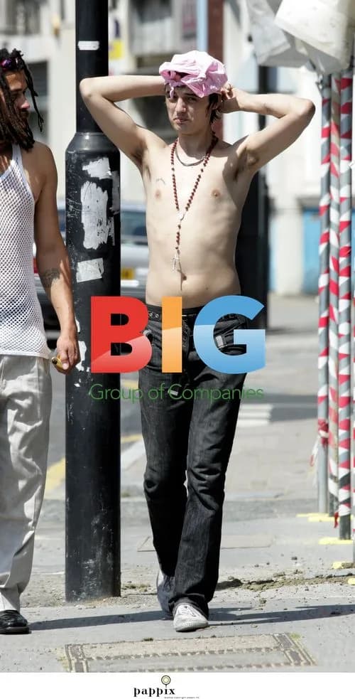 Pete Doherty Tries to Keep Cool in London