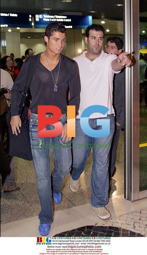 Cristiano Ronaldo vacations with girlfriend