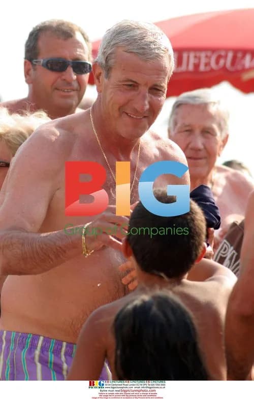 Marcello Lippi signs autographs at the beach