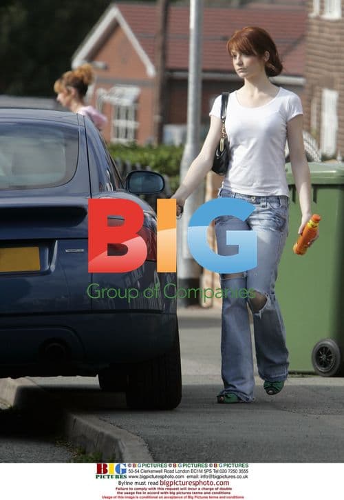 Nicola Roberts Leaves Parents' Home