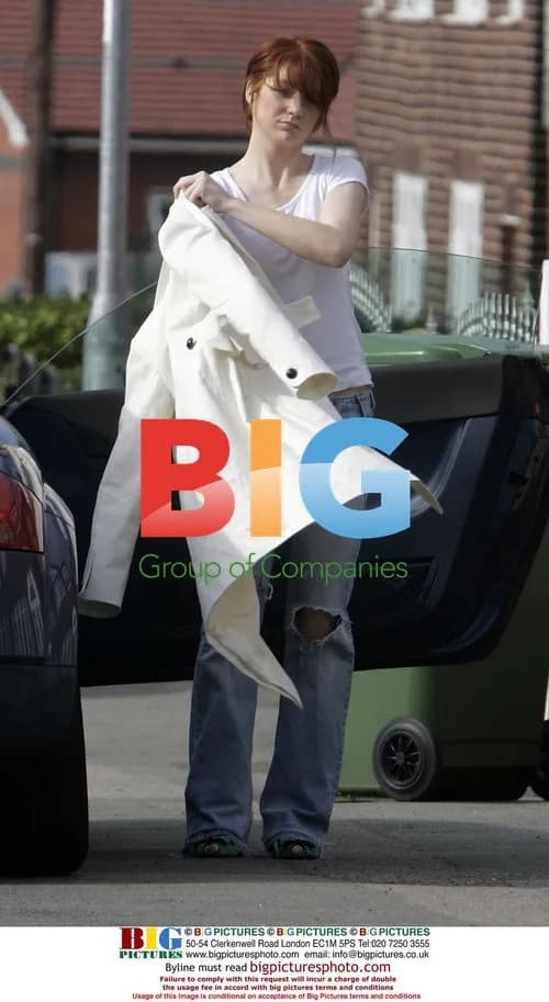 Nicola Roberts Leaves Parents' Home