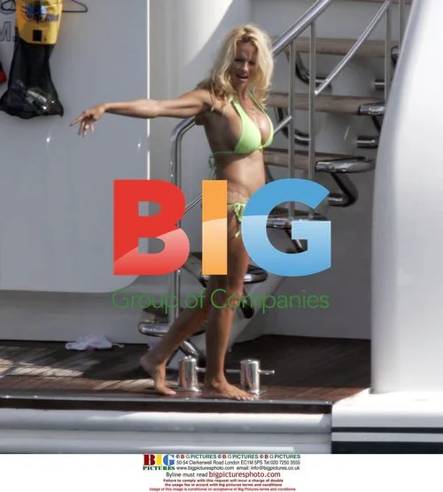 Pamela Anderson Yacht Dive