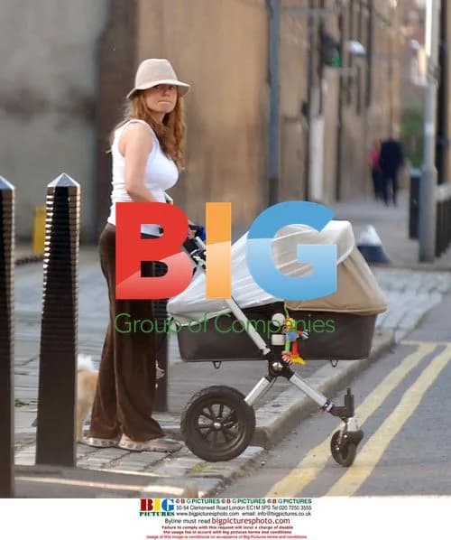Geri Halliwell walks Bluebell in the park
