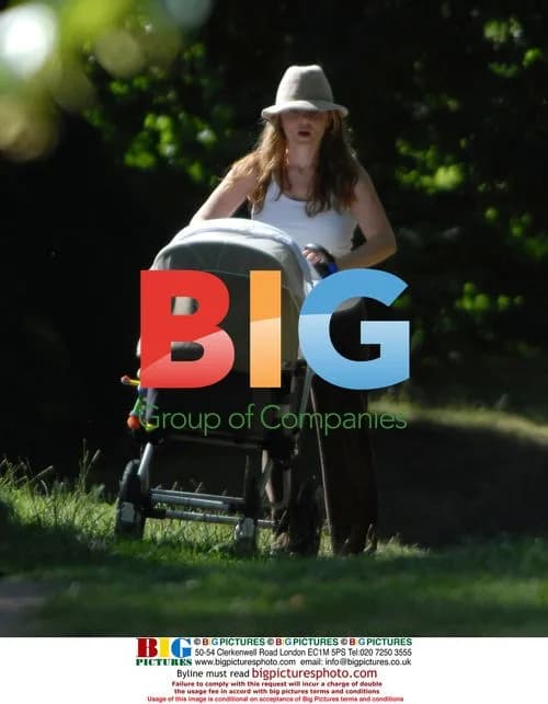 Geri Halliwell Takes Daughter for Park Walk