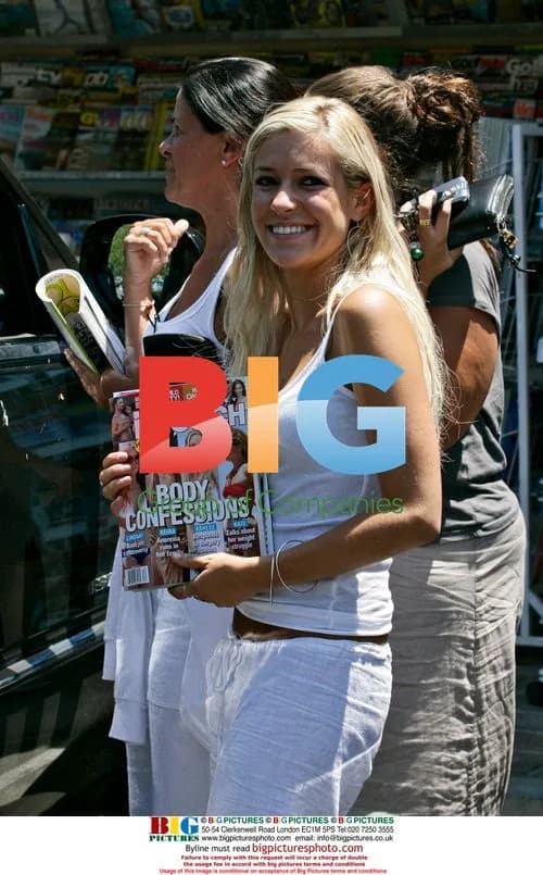 Kristin Cavallari at Malibu Newsstand