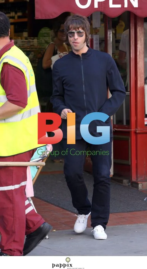 Oasis stars mock street cleaner in London