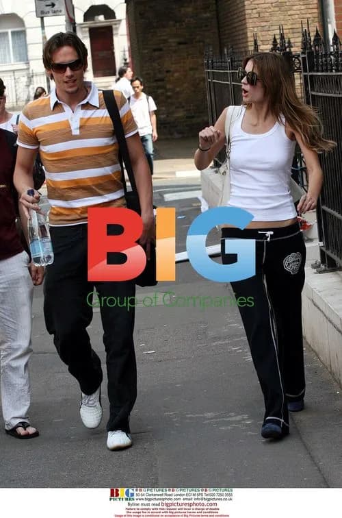 Mischa Barton leaves Royal Academy