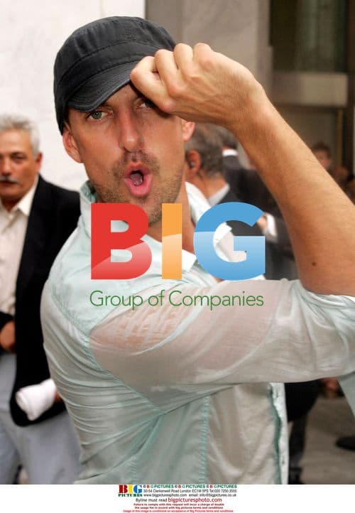 Daniel Powter Performs Live at CBS Early Show