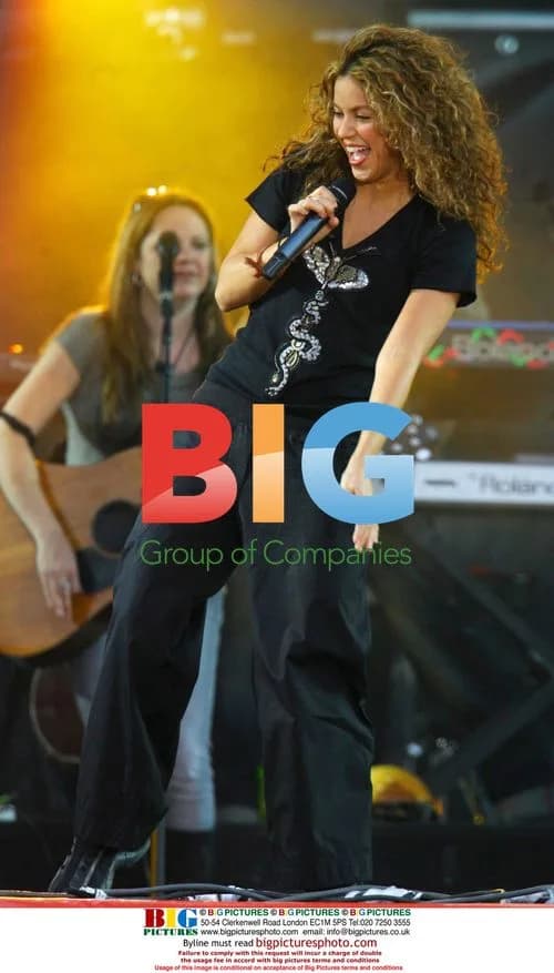 SHAKIRA live at 'Red Summer 2006' concert