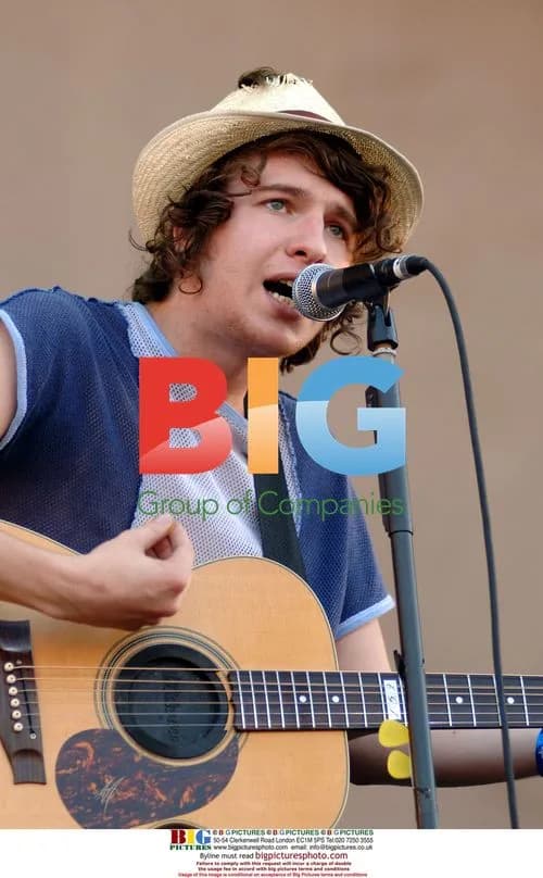 The Kooks' Luke Pritchard at Isle of Wight 2006